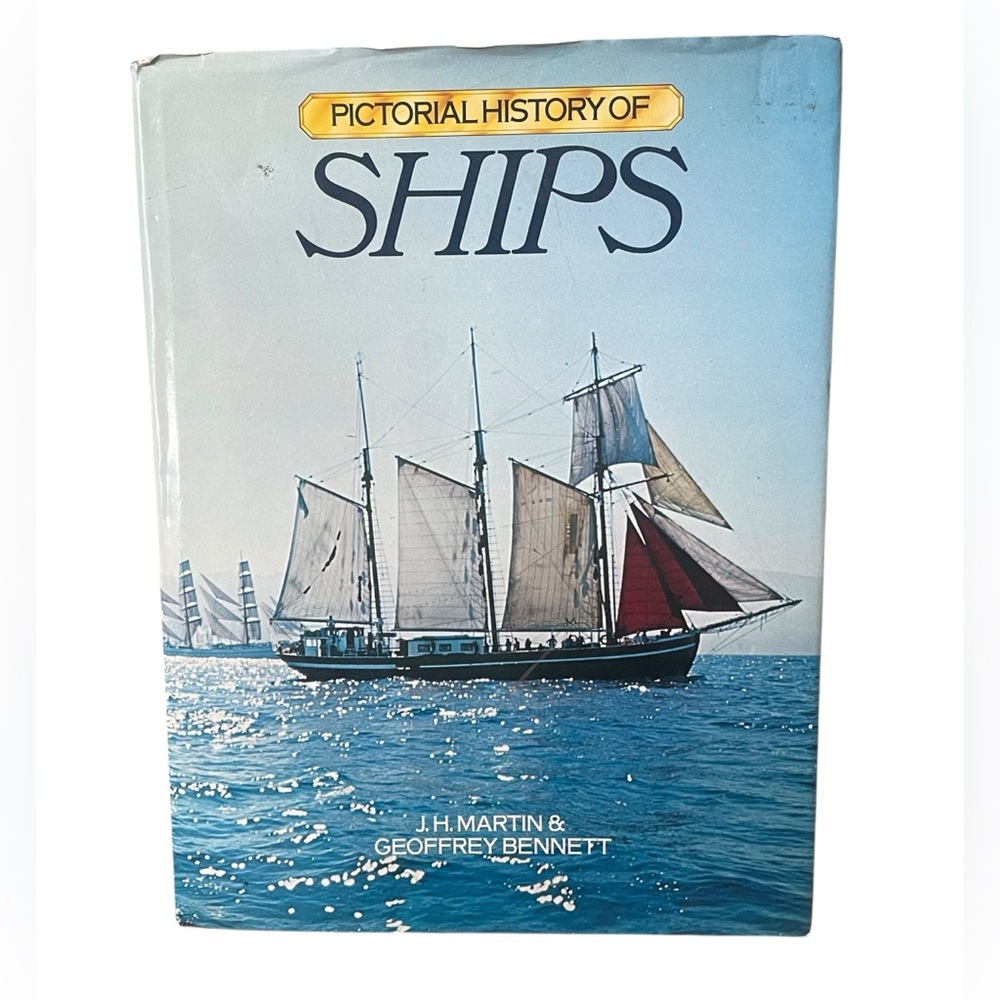 Pictorial History of Ships |By: J.H. Martin, Geoffrey Bennett |Hardcover Edition